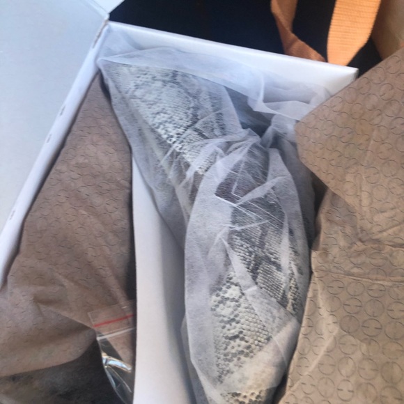 Grey and white spike Heel - Picture 3 of 4